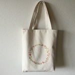 (送料無料)手刺繍のトートバッグ　白