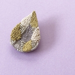 しずくの中のしずく刺繍ブローチ