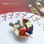 折り鶴のピンブローチ　折り鶴赤