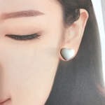 ハートピアス　ホワイト　アレルギー対応ピアス　春