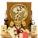 五月人形　初節句　兜飾り　竹雀（たけすずめ）兜竹千筋細工梅飾り（赤糸縅兜鎌倉時代　春日大社祈蔵模写）