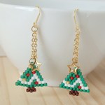 クリスマスツリー星ピアス（樹脂ピアス・イヤリング交換可能）