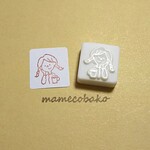《再販》みつあみおんなのこ　ホッと一息つきましょう：消しゴムはんこ。