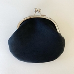 送料込み　レザーがま口財布　内張りリバティ