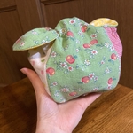 ＊小さめお弁当袋　きゅっとぷち袋＊　中サイズ　🍎りんごとお花　グリーン