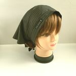 チャコール×白　ピンストライプ（ポリエステル）ひも付き（黒綾テープ）タック入りバブーシュカ三角巾　