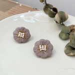 北欧風お花刺繍ピアス/イヤリング○グレージュ