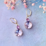 西ドイツのヴィンテージグラスカボションとスワロフスキーのピアス-Fusion lumière sapphire rose