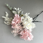 白とピンクとグリーンのお花の髪飾り