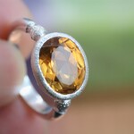 【M様専用】一点物。大粒 天然シトリン2.6ct　ふくりんリング　アンティークテクスチャ　シルバー925　