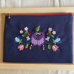 ハンガリー刺繍のポーチ