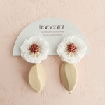 【限定販売】-white×wood-レースフラワーピアス/イヤリング