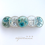 ピーコックブルーのアリッサムとかすみ草の押し花 バレッタ ☆送料無料☆ ヘアアクセサリー シルバー レジン