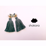 キラキラビジューとタッセルピアス
