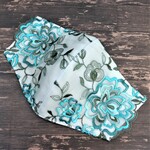 グリーンの大きなお花を刺繍したチュールレースのお洒落なマスク