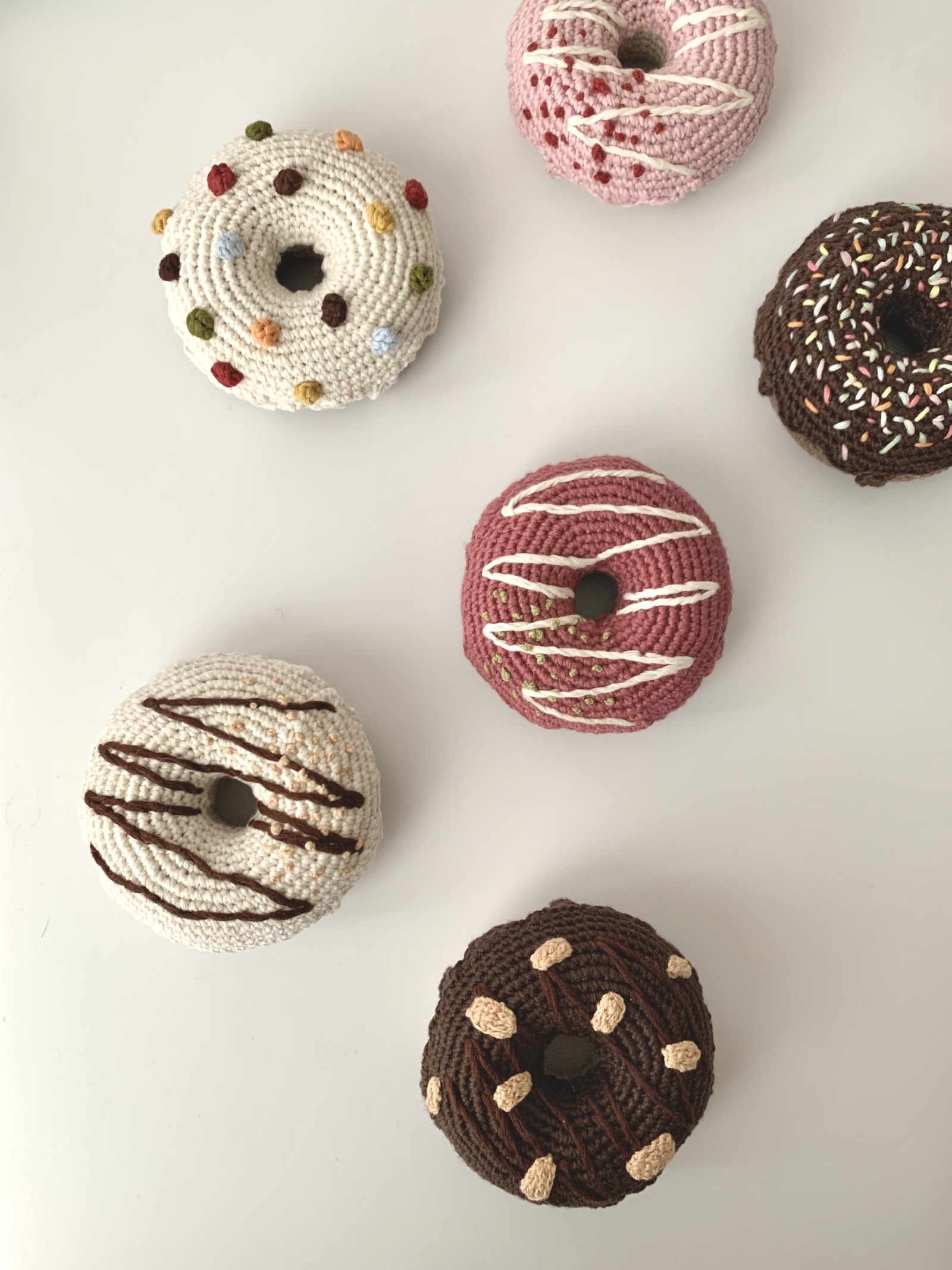 ドーナツあみぐるみ(マーブルチョコ) - i.iro | minne byGMOペパボ