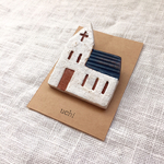 陶土の教会ブローチ『シマシマ屋根』