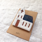 再販 陶土の教会ブローチ『タテジマ屋根』