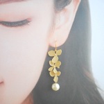 マットフラワー×コットンパールの上品イヤリング/ピアス♡（春・国産コットンパール・アンティーク・フラワー・花・シンプル・大人可愛い・揺れる ゆらゆら）