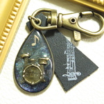 ●sさまご予約品●蓄光★ドラムしずく型音楽宇宙キーホルダー