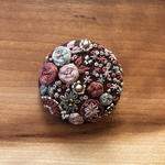 ビーズ刺繍くるみボタン（ヘアゴム/ブローチ）