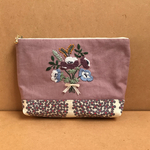 花ブーケの刺繍ポーチ