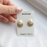 𓐍ひらひらメタルレース×パール𓐍小ぶり　ピアス/イヤリング   　大ぶり　お呼ばれ　ウェディング   ブライダル　大人カジュアル　大人可愛い　金属アレルギー対応　二次会　ドレス　淡色　ニュアンス　