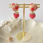 お花といちごのイヤリングとお花のイヤーカフ「B級品」
