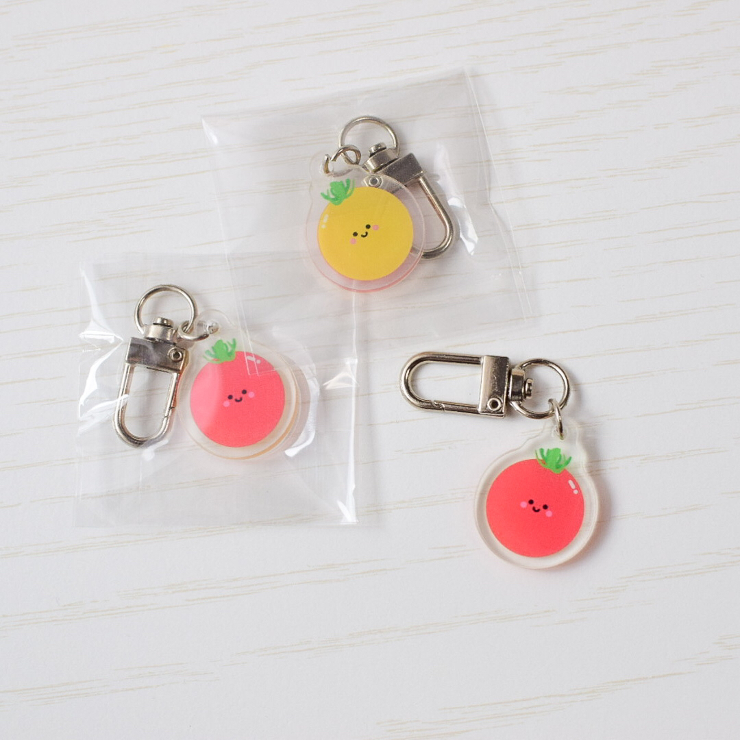 ひろ@全ての出品、3月末まで様 マグネット付きキーホルダーのトマト ハンドメイ お野菜 トマト マグネット キーホルダー マスコット