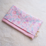 【再販】LIBERTY　 Betsy　ベッツィ　ピンクモーヴ　ビニコのポケット付きポーチ◆マスクポーチ・通帳ポーチに♪