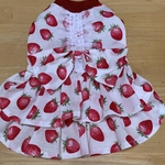 【送料無料】白地苺柄🍓ワンピ