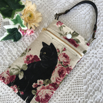ハンドメイド  スマホポーチ ☆ファスナー付き　【黒猫と薔薇】