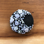 ビーズ刺繍くるみボタン（ヘアゴム/ブローチ）