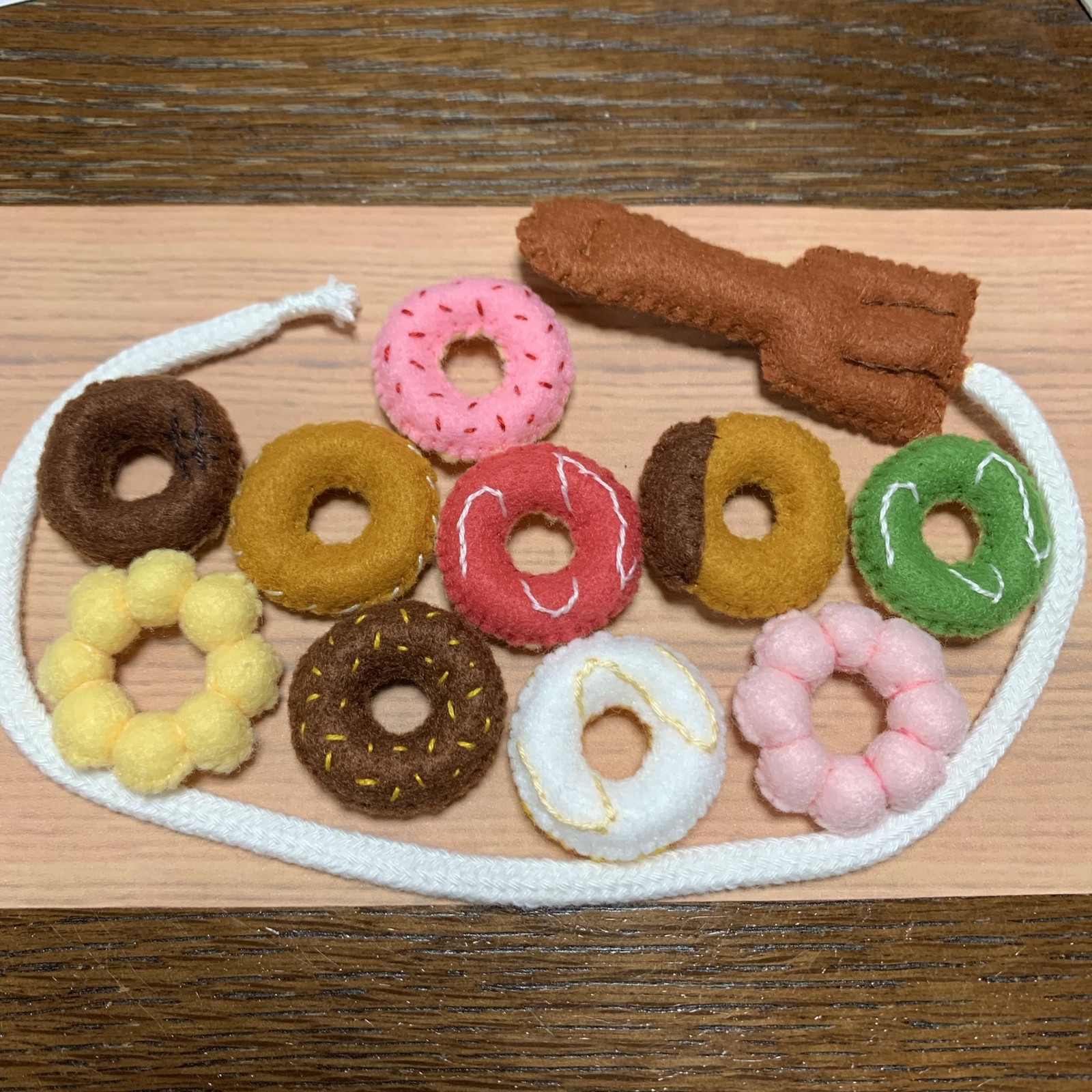 〖ニャンコ　商品違い多い❌翌日受取通知⭕️〗フェルトドーナツ ハンドメイド ニャンコ 商品違い多い❌翌日受取通知⭕️様 専用〗フェルト