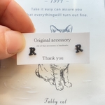 黒　Ｒピアス　樹脂ピアス