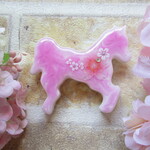 ◇1293 🌸桜マーブルラテ　お馬のブローチ・中サイズ🐎🌸 ※１点物