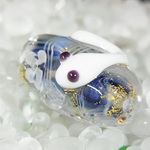 花に白蛇　長玉　薄青紫マーブル金箔散らし　（花・二彩花）