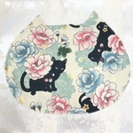ネコ型ランチョンマット　"ねこのみみ”　にゃんチョンマット　黒猫と桜　アイボリー