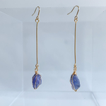藤色の鉱石ピアス