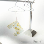 白い口開けてる子のピアス（イヤリングに変更可能）