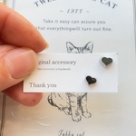 silver 小さい黒ハートピアス　樹脂ピアス