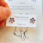 青い花ピアス　樹脂ピアス
