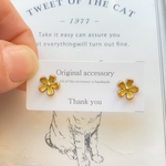 黄色の花ピアス　樹脂ピアス