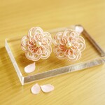 水引 桜の花咲くイヤリング〈灰桜mix〉