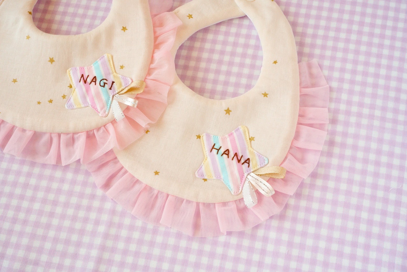 流れ星とフリルの可愛いスタイ♡ピンク♡お名前刺繍・名入れ