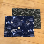 【sale】ランチョンマット２枚セット  25×35センチ　宇宙ネイビー＆恐竜ブラック(裏地なし)