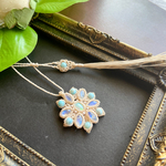 小さなお花の天然石✩.*˚オパール×レインボームーンストーンのマクラメネックレス