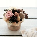 ≪チョコ≫　Flower sweets 大人の色合いの　プリザーブドフラワー アレンジメント
