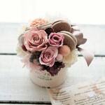 ≪苺≫　Flower sweets 大人の色合いの　プリザーブドフラワー アレンジメント