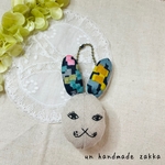 ☆現品☆⚮̈ミナペルホネン⚮̈うさフェイスキーホルダー／チャーム③folwer bed(navy)